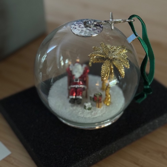 Michael Aram Island Santa Snow Globe Ornament - NIB - Picture 3 of 12